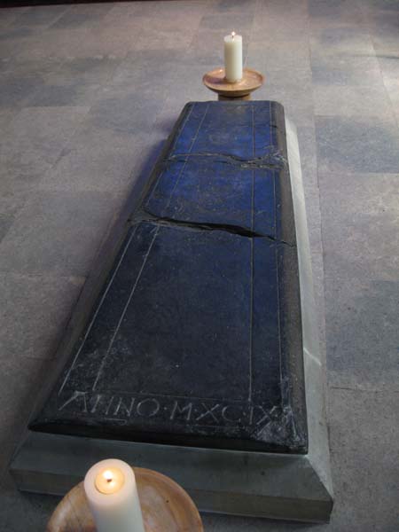 ../image/web_22_salisbury_tomb.jpg